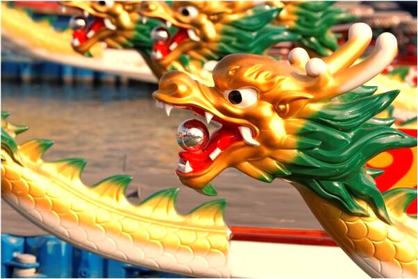 夢見蛇纏樹要吃別人是什麼意思？_周公解夢官網