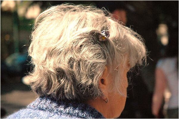 夢見把水倒掉什麼寓意_周公解夢官網