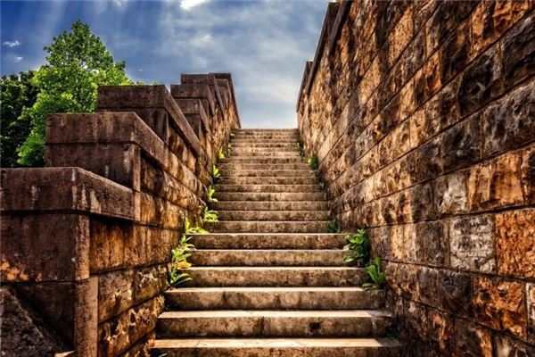 夢見上樓梯_周公解夢