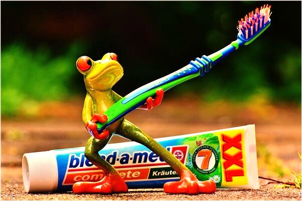 夢見牙全掉嗓子裡扣鐵釘有什麼意思嗎_周公解夢官網