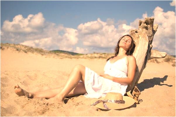 夢到了在汽車頭上坐著是什麼預兆？_周公解夢官網