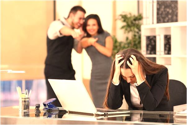 夢到坐便器水管漏水有什麼意思_周公解夢官網