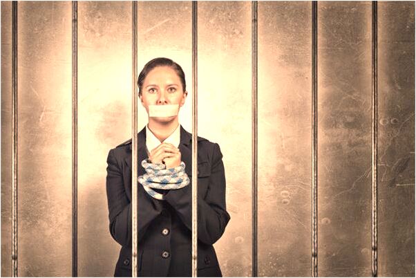 夢見我和朋友手指被別人切是什麼徵兆_周公解夢官網