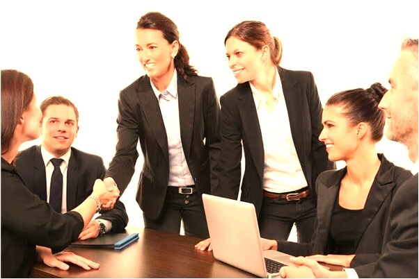 夢見頭部插把刀預示了什麼_周公解夢官網