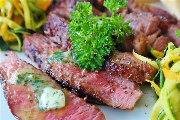 夢到吃生牛肉有何寓意_周公解夢