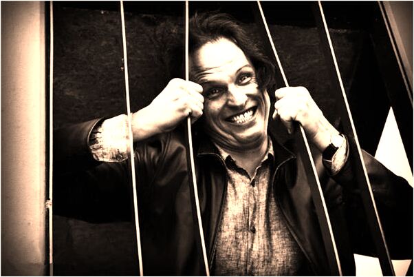 夢到了水裡都是草看不到魚是什麼意思？_周公解夢官網