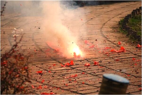 夢到媽媽用剪刀剪指甲是咋回事_周公解夢官網