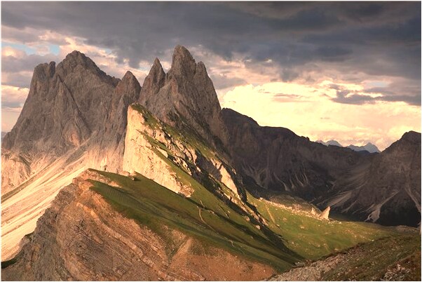 夢到在公共廁所拉黃大便是咋回事_周公解夢官網