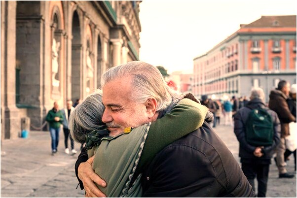 夢到朋友買了雙新涼鞋是什麼意思_周公解夢官網