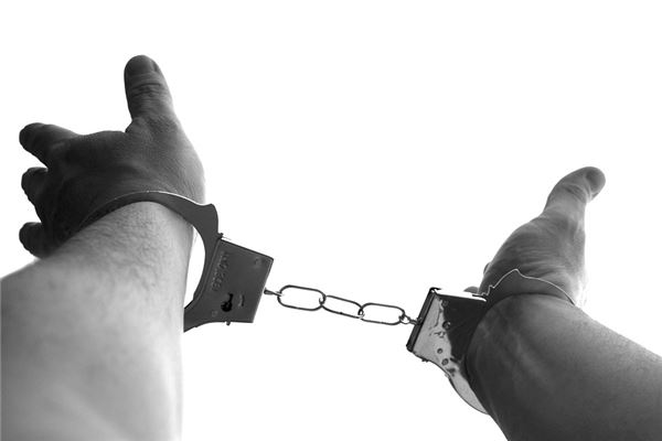 夢到了有人抓自己會是什麼預兆_周公解夢