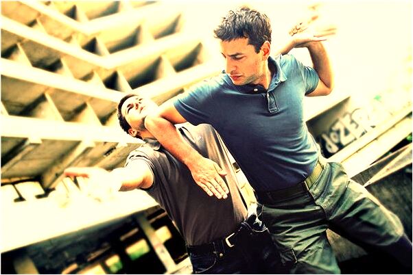 夢到天上掉下兩個飛機是什麼意思_周公解夢官網