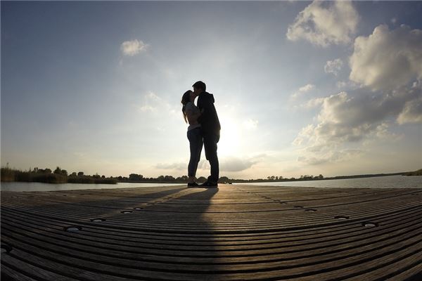 夢到陌生人親吻是什麼預兆？_周公解夢