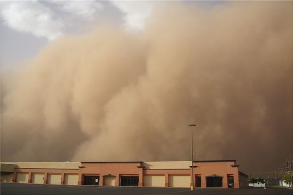 夢見刮沙塵暴是什麼預兆_周公解夢