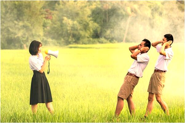 夢見牆角掛了些刀有什麼意思_周公解夢官網