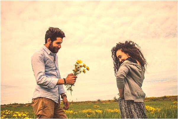 夢到了右手心破了有何寓意_周公解夢官網