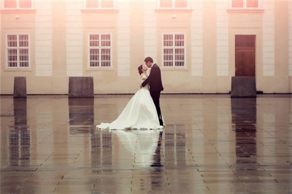 夢到自己重婚是啥預兆_周公解夢