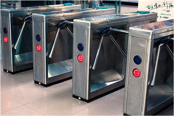 夢到車停著被撞是咋回事_周公解夢官網