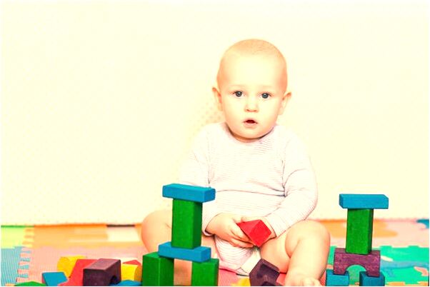 夢到別人在深水裡往岸邊游什麼預兆_周公解夢官網