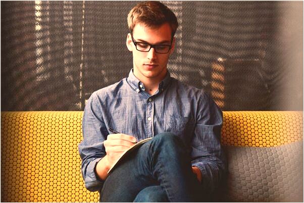 夢見男友把蛇弄成兩半到沒死有什麼說法_周公解夢官網