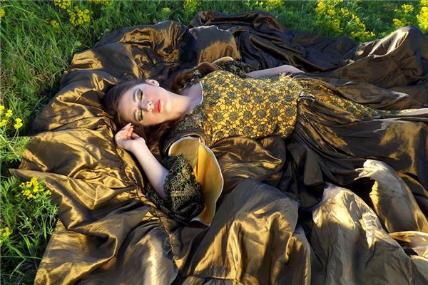 晚上夢見和別的女人睡覺_周公解夢