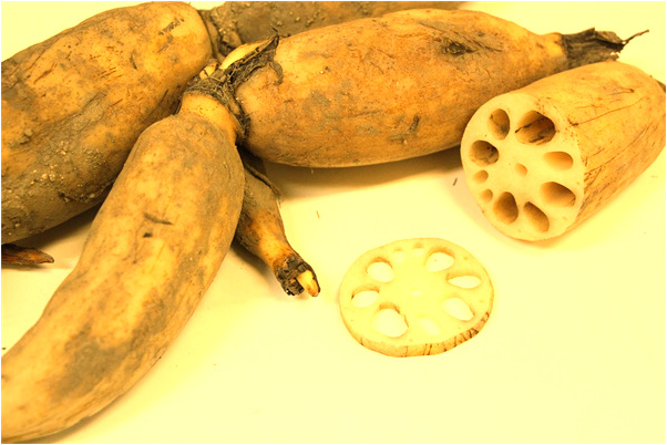 夢到在家人面前裸體羞穿上髒衣預示了什麼_周公解夢官網