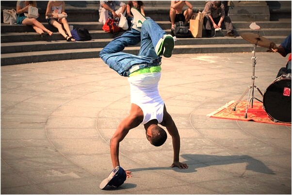 夢到牆面滲血意味著什麼_周公解夢官網