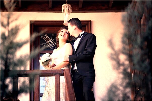 夢到了和人挽手預示什麼_周公解夢官網