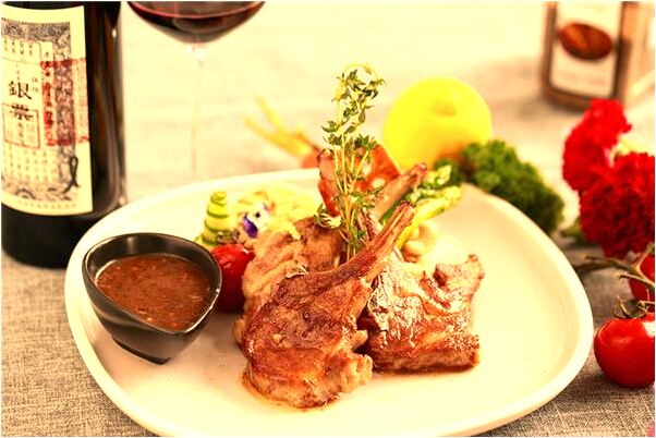 夢到一群學生坐降落傘逃生有什麼意義嗎_周公解夢官網