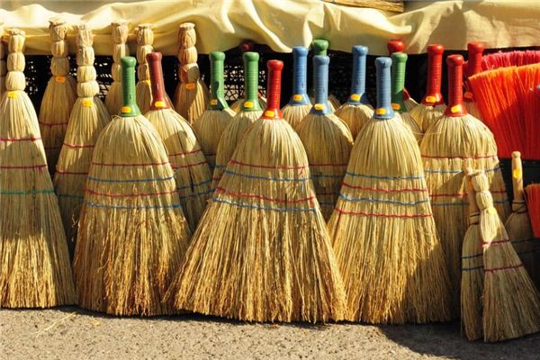 夢見好幾把新掃帚_周公解夢