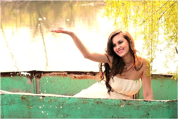 夢到自己坐的車撞樹是什麼意思_周公解夢官網