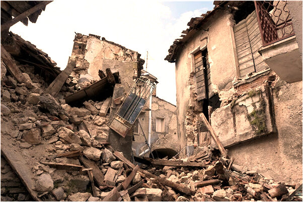 夢到爸爸躺在棺材裡有什麼含義_周公解夢官網