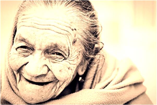 夢到摸兩個陌生女子的胸部啥意思_周公解夢官網