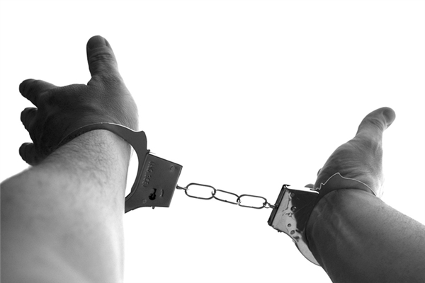 夢到了別人偷東西被抓有什麼意義嗎_周公解夢