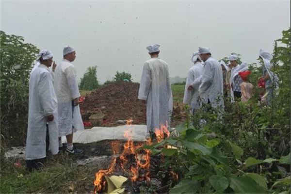 夢到了圓墳預示著什麼_周公解夢