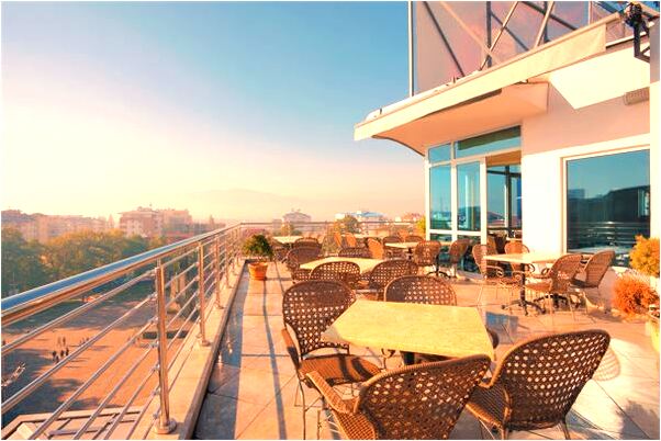 夢見老太太窗外站代表什麼_周公解夢官網