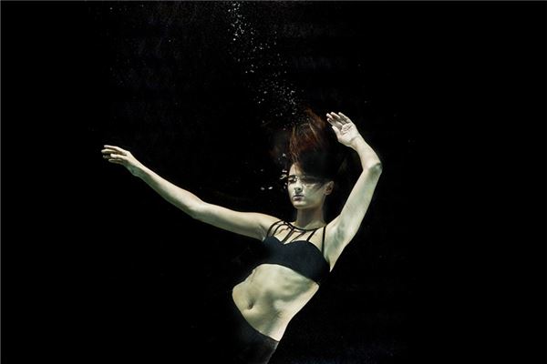 夢到掉進自己水裡好不好_周公解夢