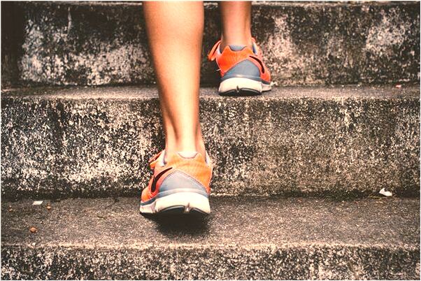 夢到躺在病床上輸著血代表著什麼_周公解夢官網