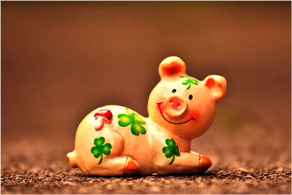 夢到左手被女的系紅繩有什麼意義嗎_周公解夢官網