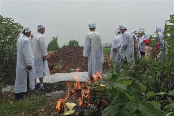 夢見親人下葬什麼預兆_周公解夢