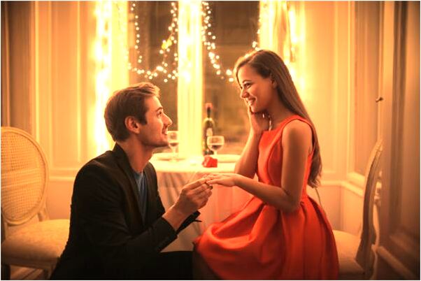 夢到被雞追啄到手沒流血是吉兆嗎?_周公解夢官網