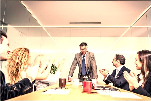 夢到了過世的媽媽微笑說話什麼寓意_周公解夢官網