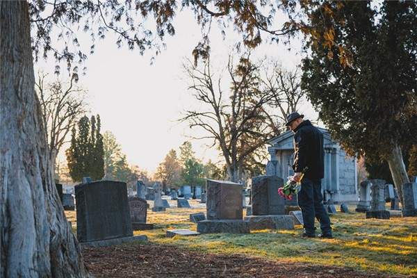 夢見死去的人再次死去會是什麼預兆_周公解夢