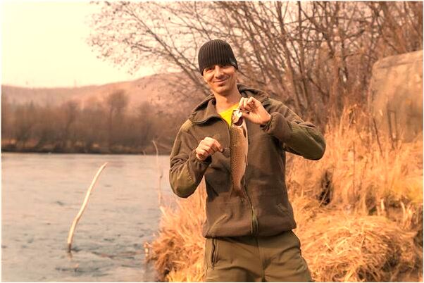 夢到我拉著死去的爸爸的手是咋回事_周公解夢官網