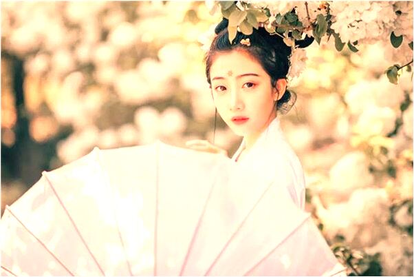 夢見認識的人對自己笑是好是壞_周公解夢官網