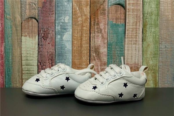 夢見穿小鞋是什麼意思_周公解夢