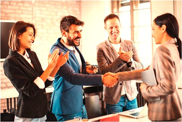 夢見下很大雨衣服沒收會是什麼預兆_周公解夢官網